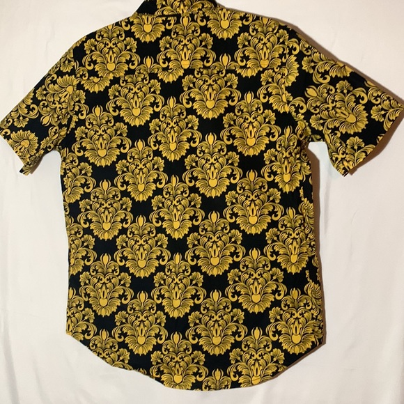 P & K cuffs black and gold men’s medium size short sleeve shirt. - Picture 3 of 3